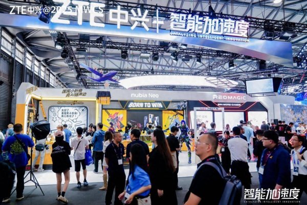 万达策略 中兴通讯AI终端亮相2025MWC上海，“次元破壁”打造潮流科技新体验