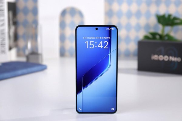 互利配资 iQOO Neo11系列再次被确认：2K大直屏+3D超声波指纹，年底见真章