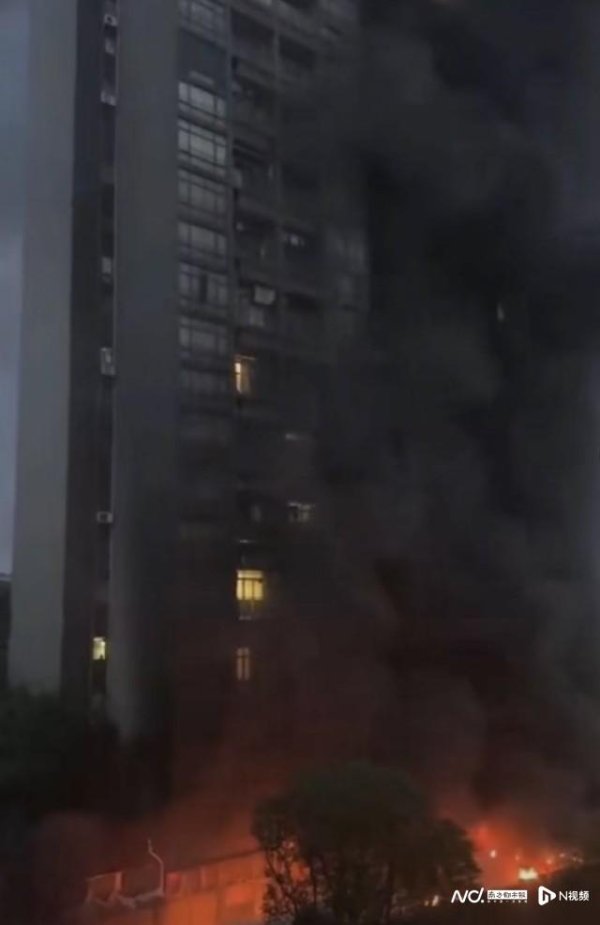 广源优配 东莞一小区逾百辆电动自行车烧毁！住户睡梦中被叫醒撤离逃生